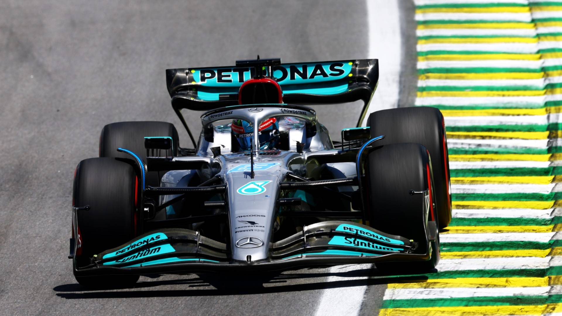 Бос Mercedes: «Цей сезон спустив нас з небес на землю»