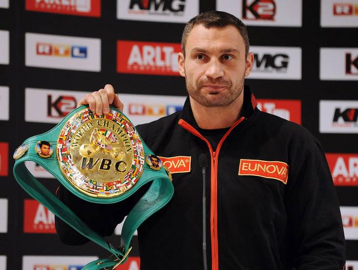 Завоювання титулу WBO і осічка через розсічення. Згадуємо титульні поєдинки Віталія Кличко в червні