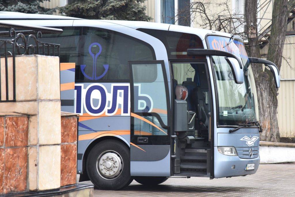 Рашисты отбирают у «Мариуполя» клубные автобусы