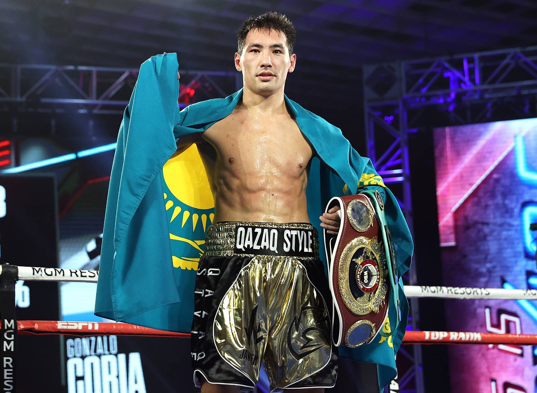 Алімханули: «Сподіваюся, в наступному році Top Rank cможет організувати мені бій з іншим чемпіоном світу»