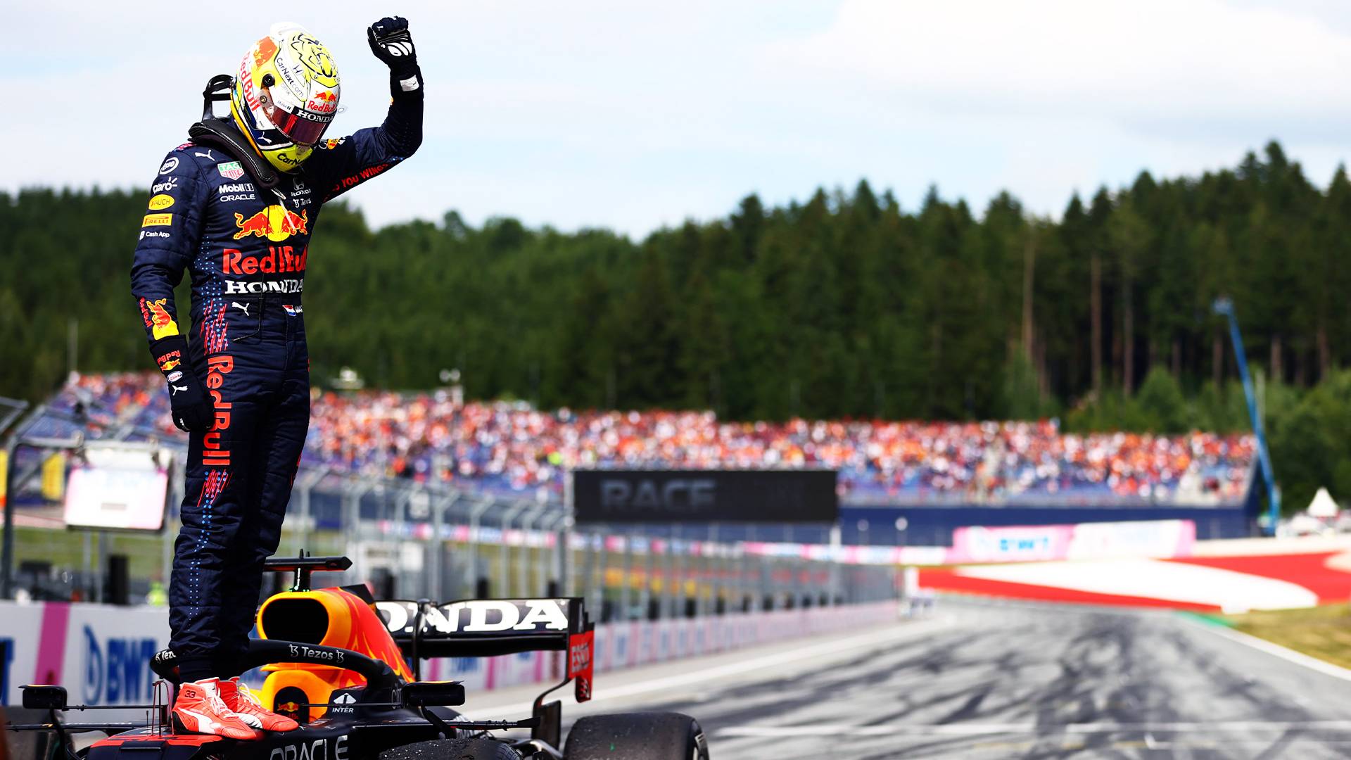 Ферстаппен увеличил отрыв от Хэмилтона до 32 очков, Red Bull вновь уехал от Mercedes
