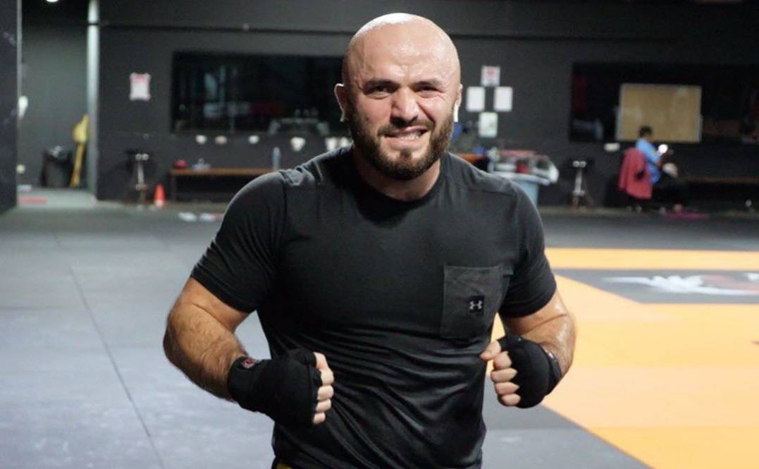 Российский боец хочет подраться с киноактером