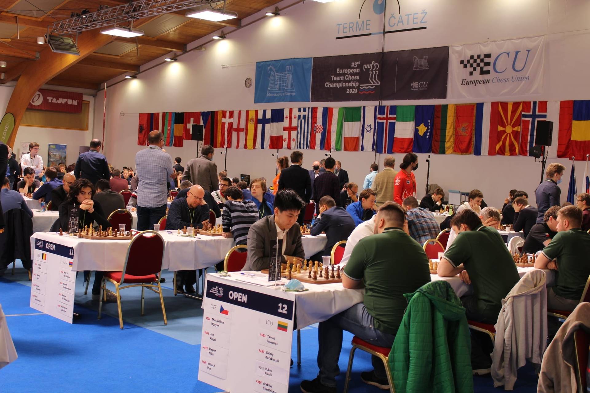 Чоловіча і жіноча збірні України стартували на чемпіонаті Європи