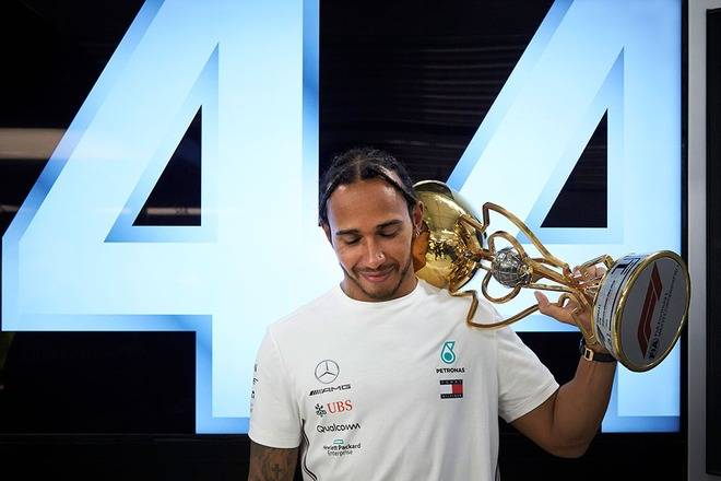 Хэмилтон отказался от первого номера на своем болиде 