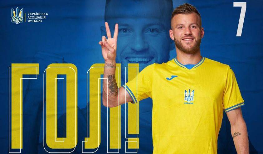 Ярмоленко відіграв один м'яч на 41-й хвилині. Україна програє 1:2 італійцям