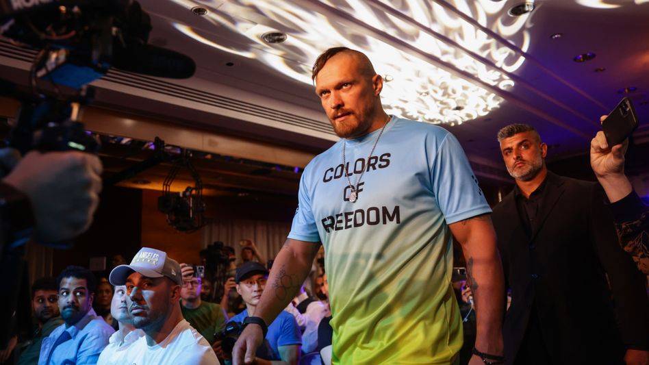 Усик: «Коли виникає складна ситуація, багато хто намагається її уникнути. Але Зеленський не зник після вторгнення росії»