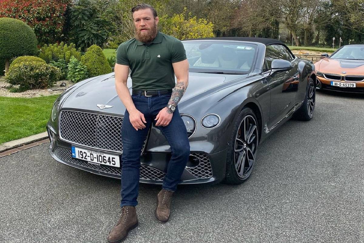 Ну и скорость. Макгрегор удрал от фанатов