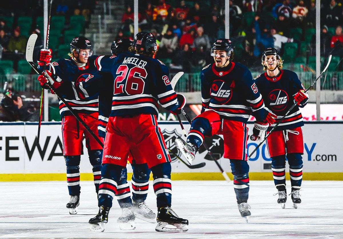 «Виннипег» на открытом воздухе переиграл «Калгари», а «Тампа-Бэй» в овертайме уступила «Нэшвиллу»