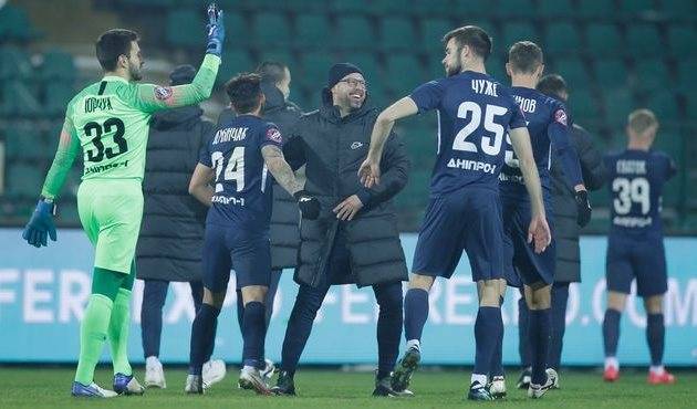 «Дніпро-1» випустив стікери для популярних месенджерів