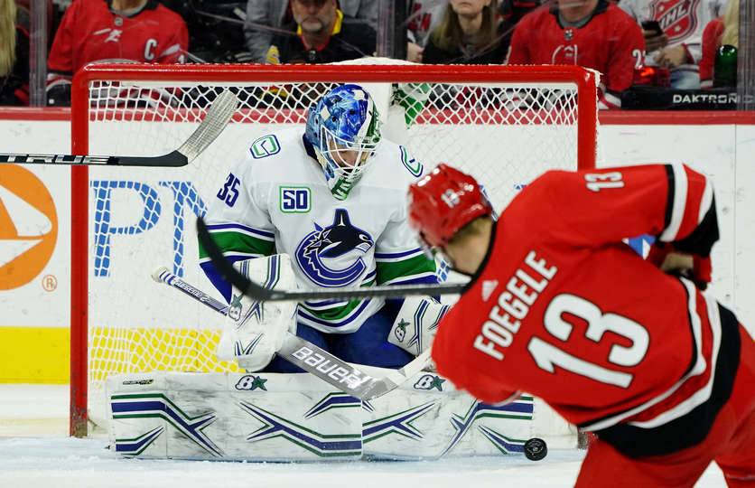 «Каролина» в серии буллитов дожала «Ванкувер», прервав их пятиматчевую беспроигрышную  серию