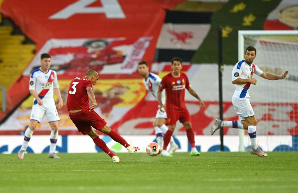 Фабиньо из «Ливерпуля» едва не порвал сетку своим ударом. Безумный гол от полузащитника