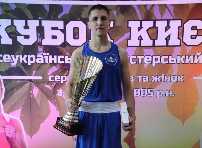 Бронзовий призер чемпіонату Європи з боксу Іван Сапун тріумфально повернувся до рингу після важкої травми