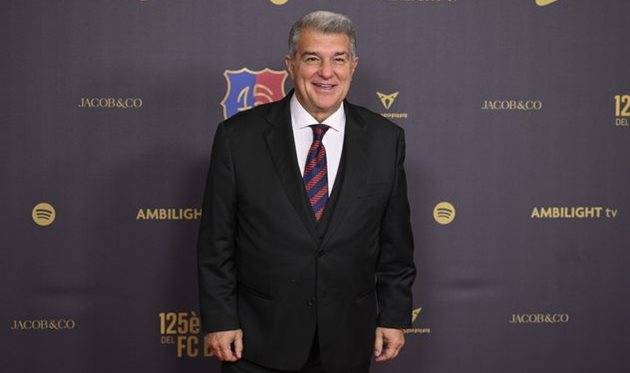 Лапорта відрапортував про вирішення всіх фінансових проблем Барселони