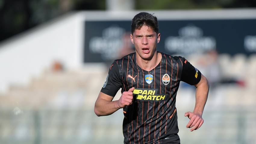 Очікувалося щось більш цікаве. У мережі з'явилися фото нової форми «Шахтаря»