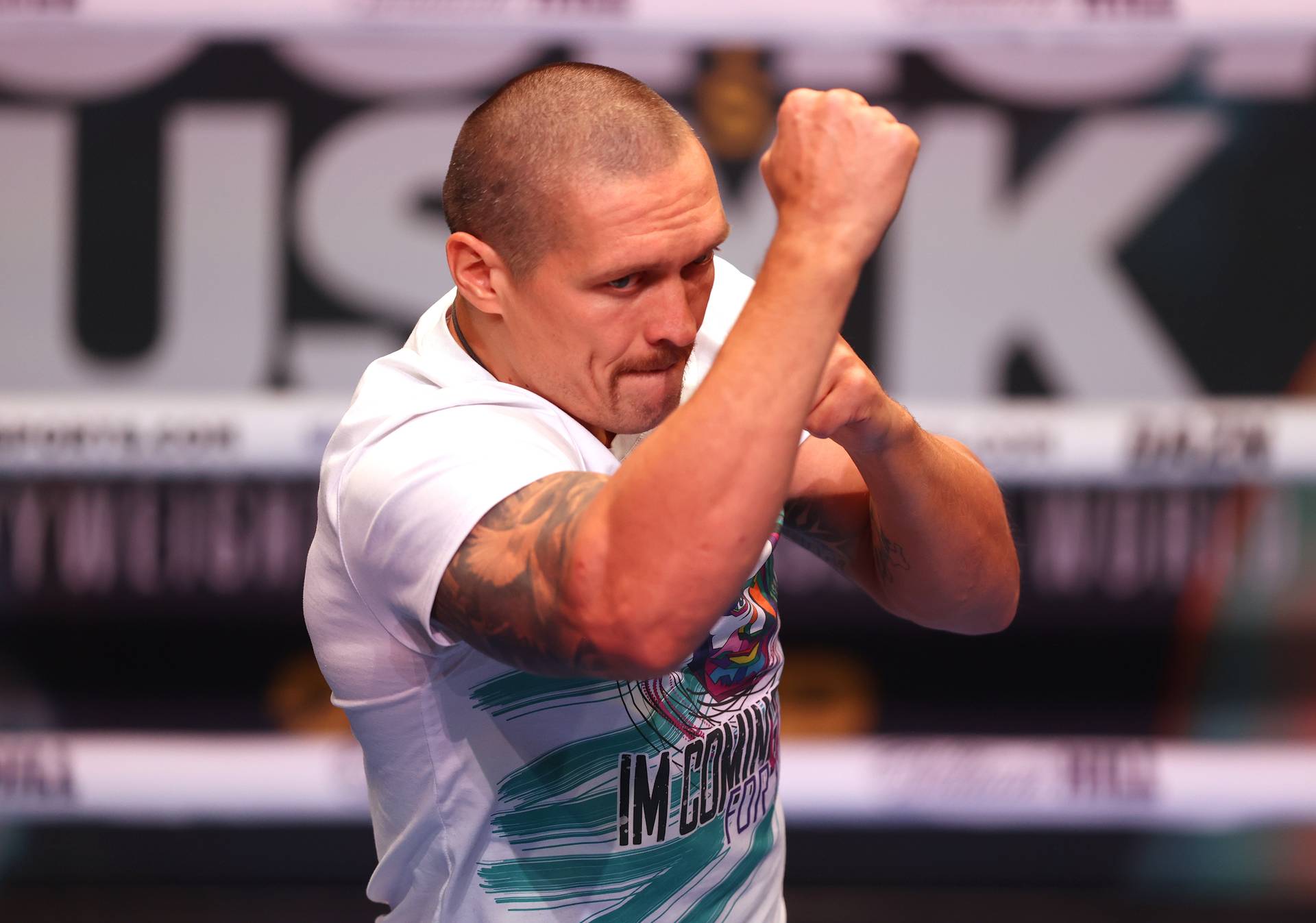 Усик: «Деякі мої друзі пропали, багато знайомих на війні втратили близьких, будинки»