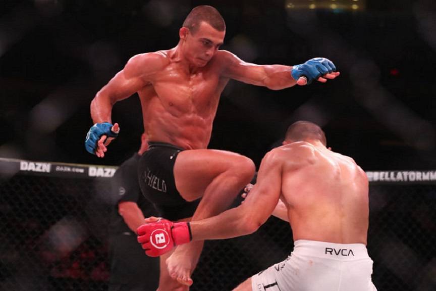 Вот это нокаут! Сокрушительное колено в прыжке на турнире Bellator 222. Видео