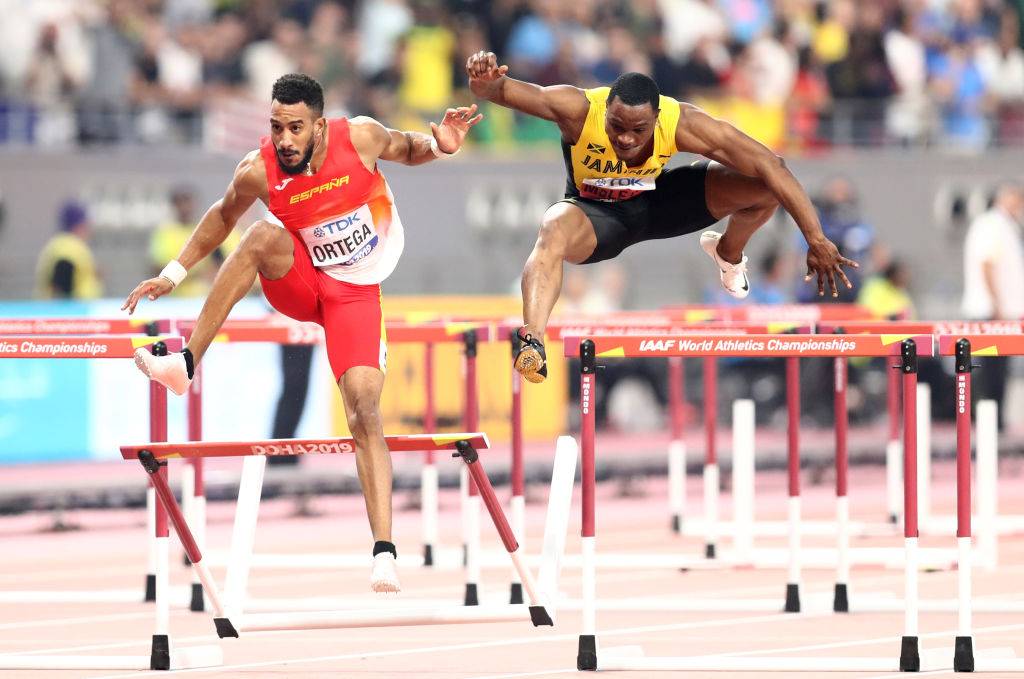 Это нечто. Испанский бегун финишировал пятым, но получил бронзу чемпионата мира