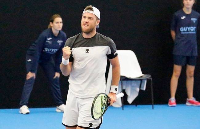 Марченко с боями пробился в четвертьфинал турнира в Бресте