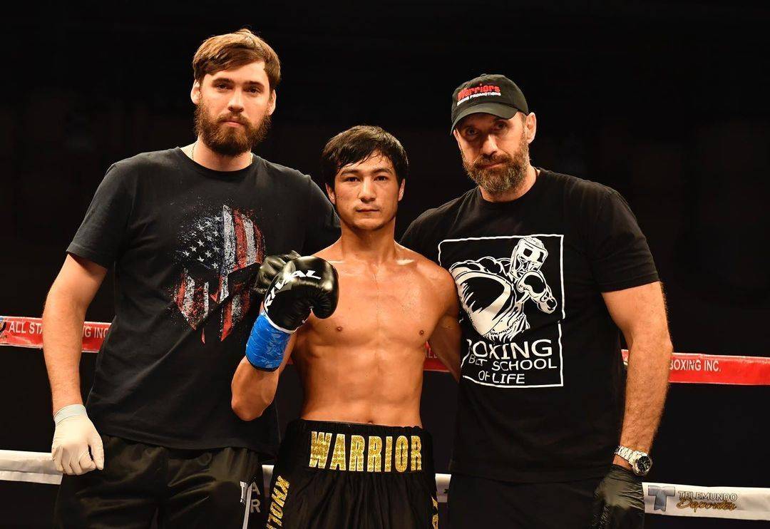 Холматов та Форд проведуть бій за вакантний титул WBA у напівлегкій вазі