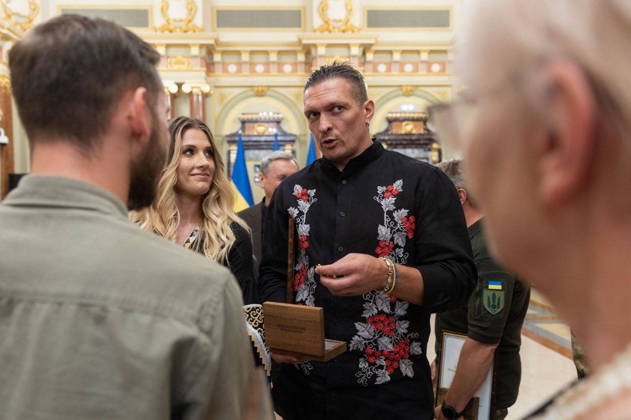 Зеленський вручив Усику та Харлан нагороди «Національна легенда України»
