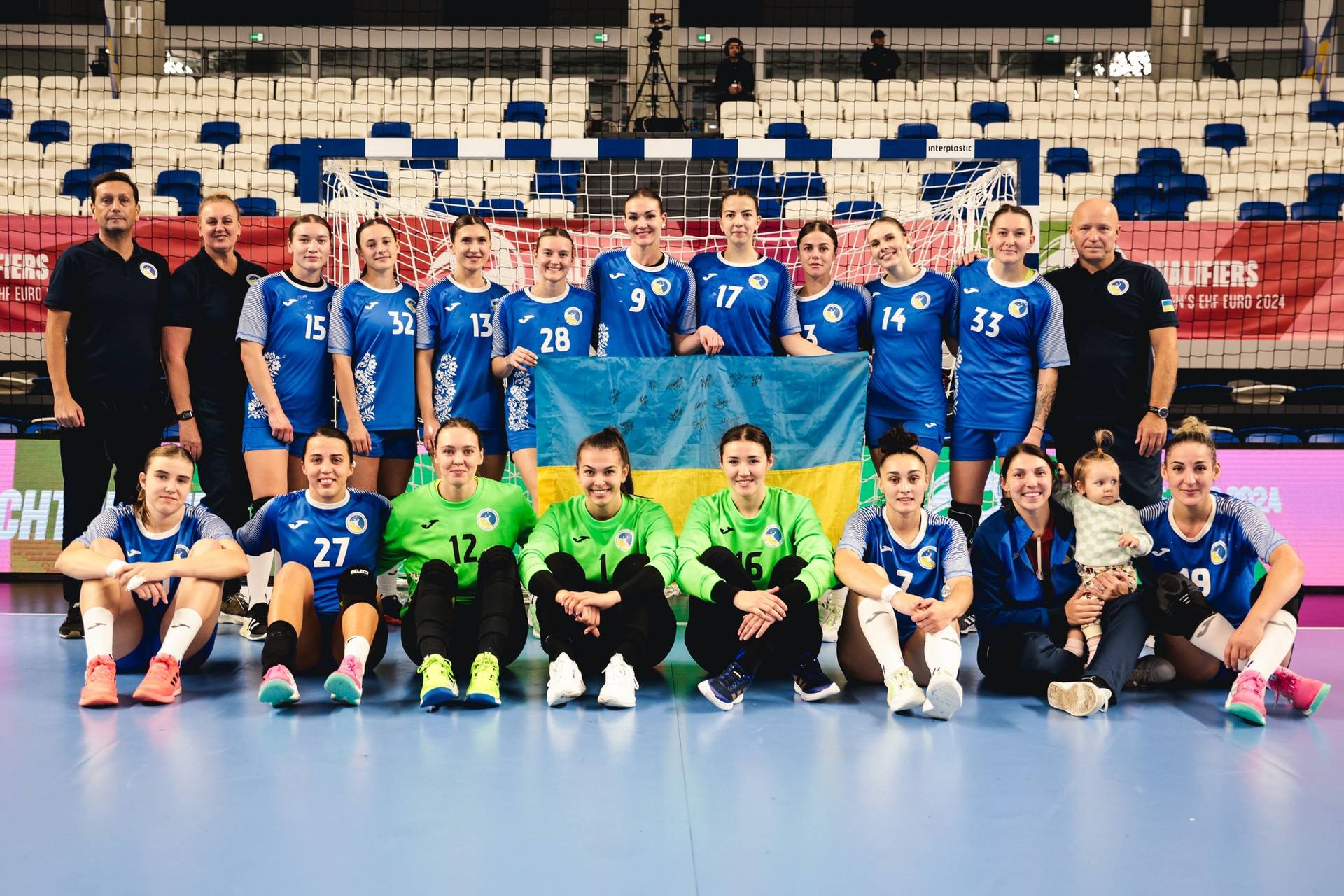 За «світом» чітко видніється «Європа»