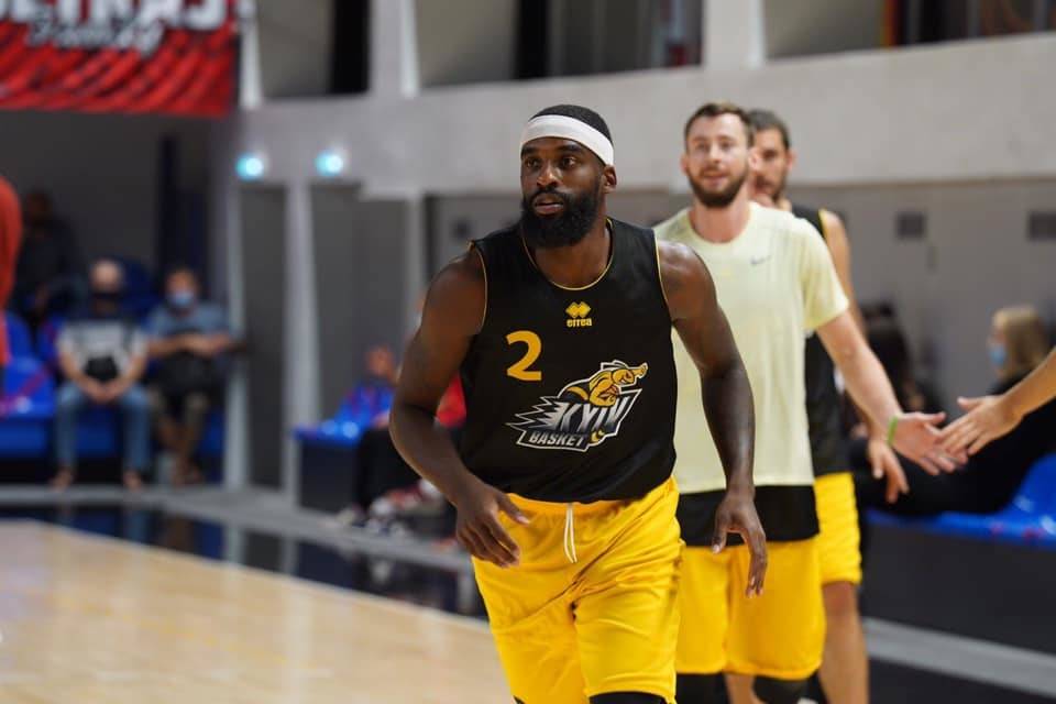 У Туреччині екс-гравцеві «Київ-Баскета» і «Одеси» кинули пляшкою в голову