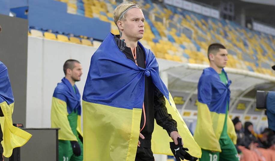 Мудрик може легально перетнути кордон, а інший українець ризикує стикнутися з проблемами