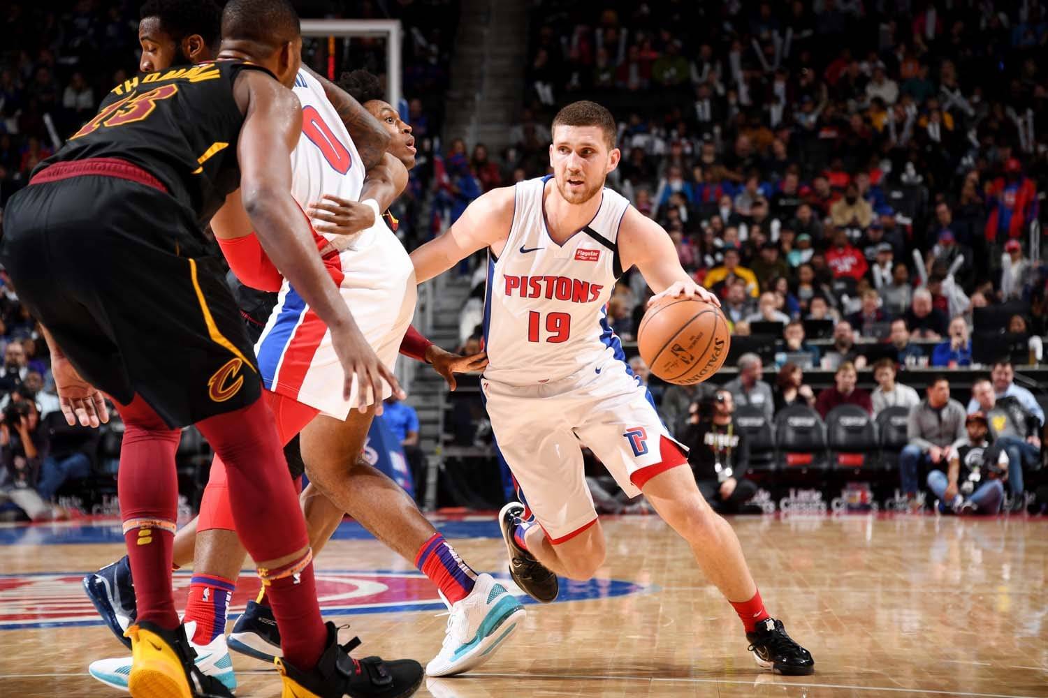 Михайлюк провел самый нерезультативный матч года, а его «Детройт» в овертайме проиграл «Кливленду»