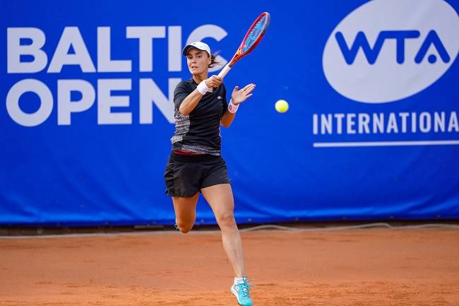 Дождь помог Калининой обыграть третью сеянную и выйти во второй круг турнира в Юрмале
