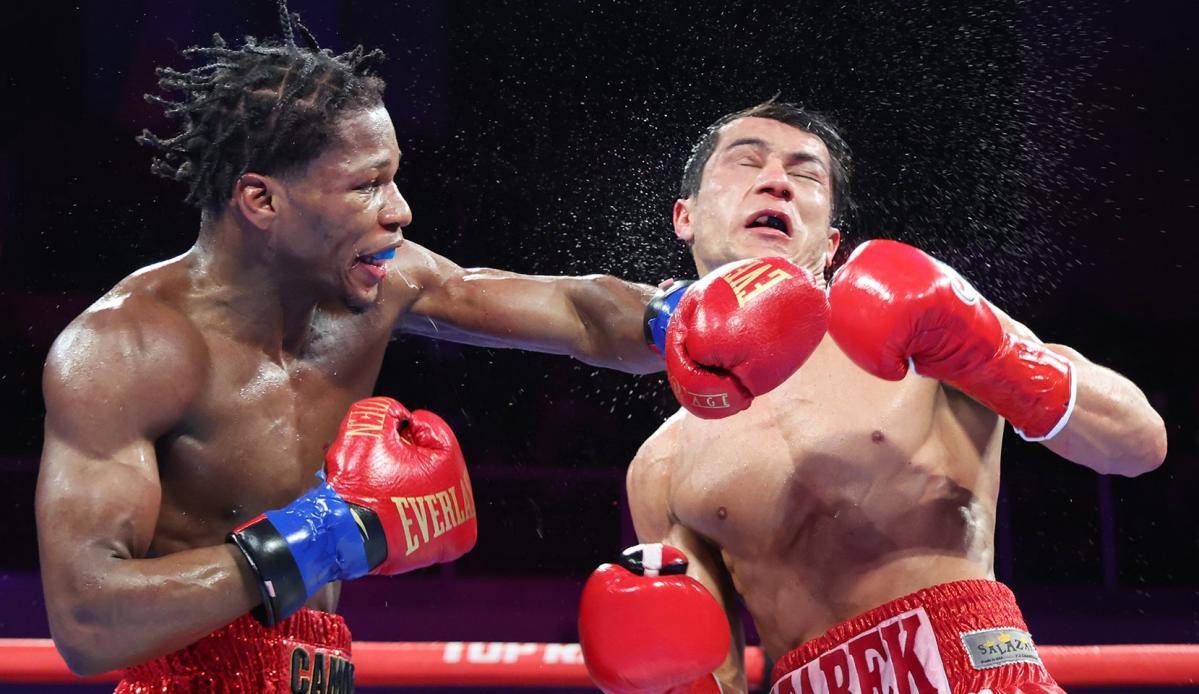Форд нокаутировал Холматова за 7 секунд до конца боя и стал новым чемпионом WBA