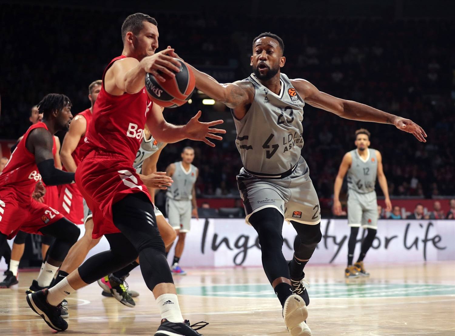 Разгромная победа «Баварии» и не состоявшийся камбэк «Панатинаикоса»