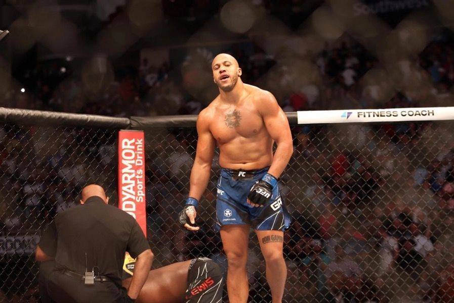 Гані вважає Нганну одним з найсильніших бійців в історії UFC