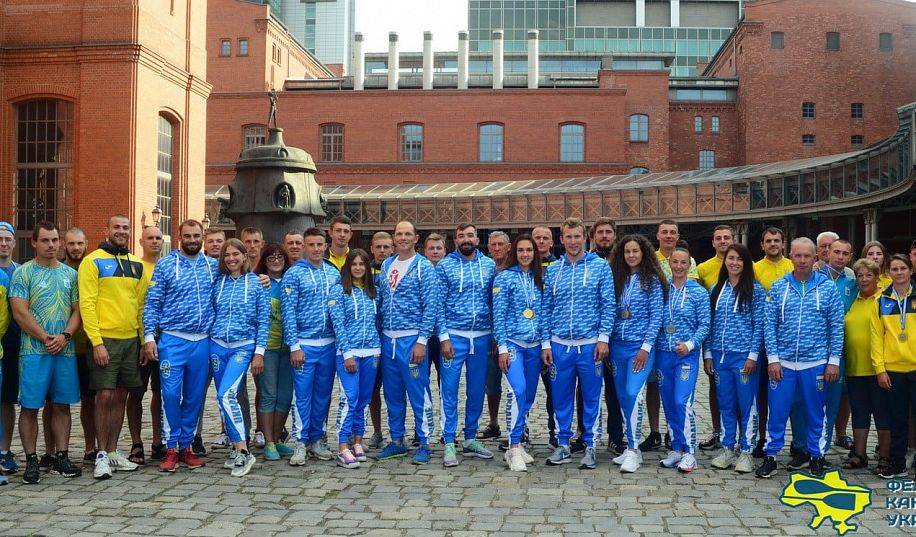 Українські веслярі на байдарках і каное вирушили на Олімпіаду