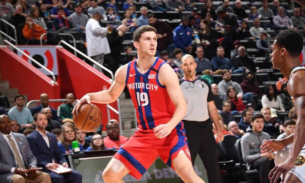 Трехочковые подвели, но личный рекорд все же есть. Все действия Михайлюка против «Денвера»