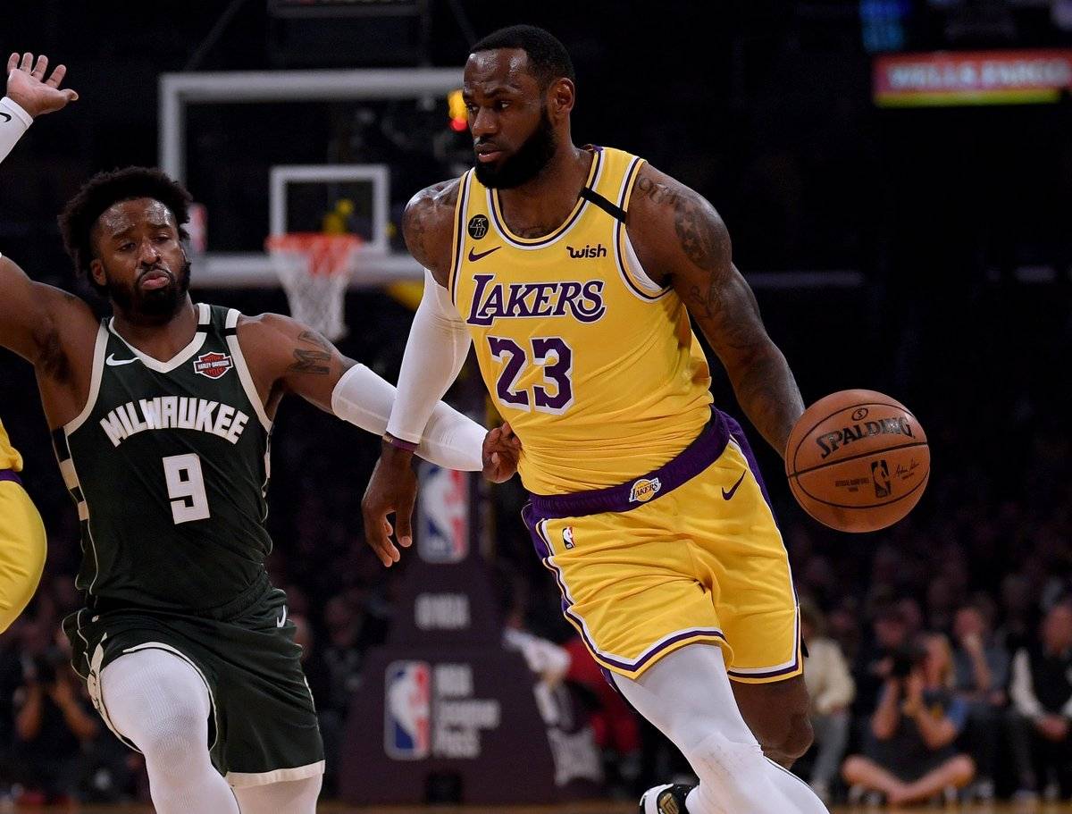 Джеймс стал третьим игроком в истории НБА, набравшим 34 000 очков за карьеру