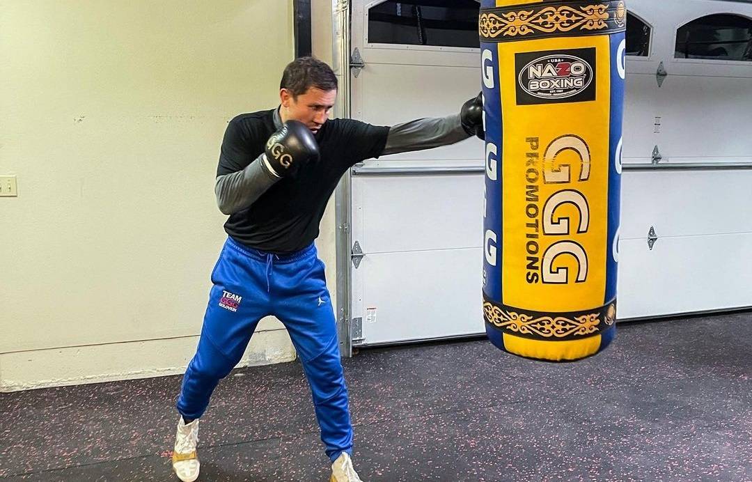 Головкін засмаг і показав свою фізичну форму за місяць до бою