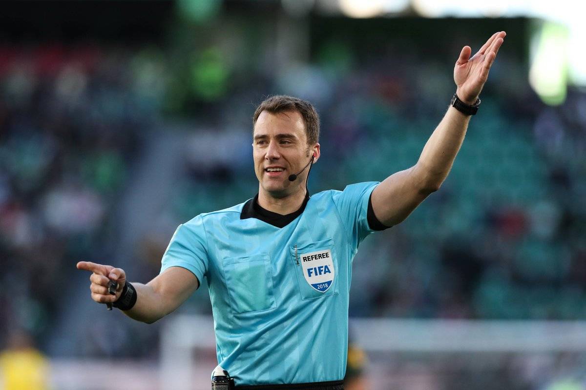 Впервые в матче Лиги чемпионов судья отменил пенальти после видеоповтора