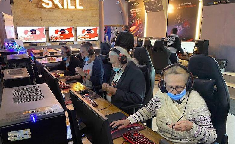 Пенсионеры против школьников. В Одессе состоялся рекордный киберспортивный матч