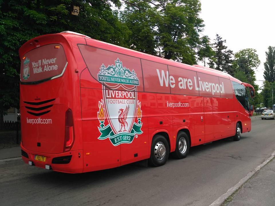 Автобус «Ливерпуля» застрял в туннеле стадиона «Атлетико»