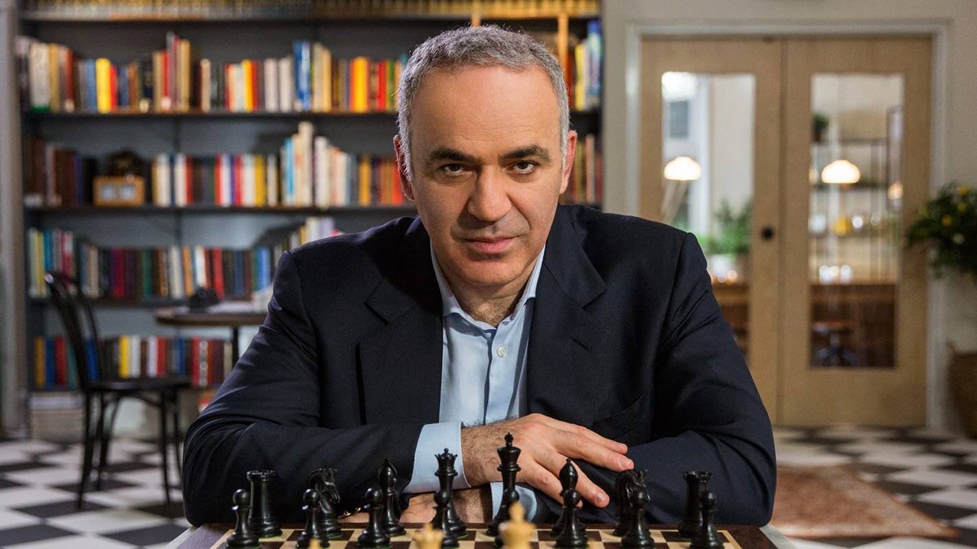 Каспаров про путіна: «Ця людина – військовий злочинець, який прямо зараз керує терактами в Україні»