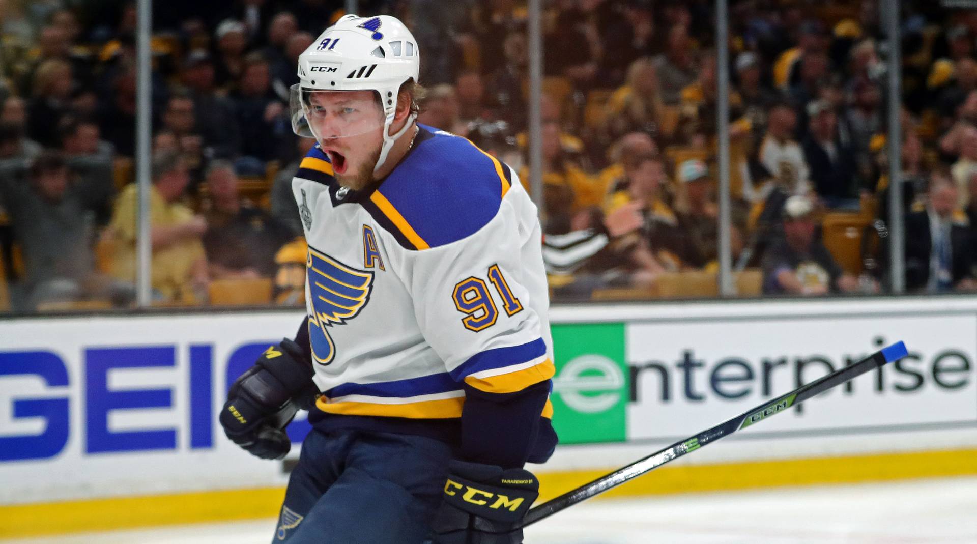 Российский хоккеист поместил сына в чашу Кубка Стэнли