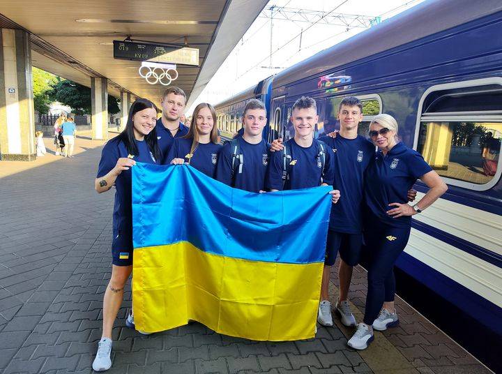 Збірна України зі стрибків у воду вирушила на Олімпійські ігри-2024