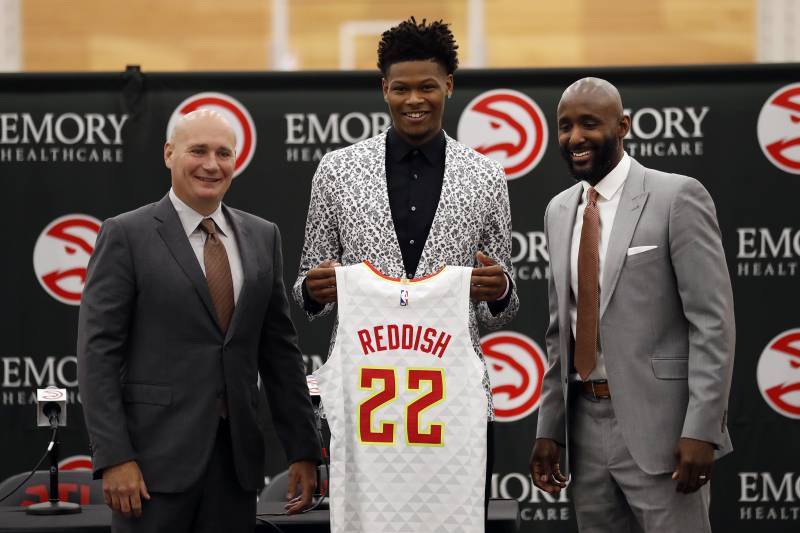 Данк партнера Леня по «Атланте» через Джоэля Эмбиида в пятерке лучших моментов игрового дня 