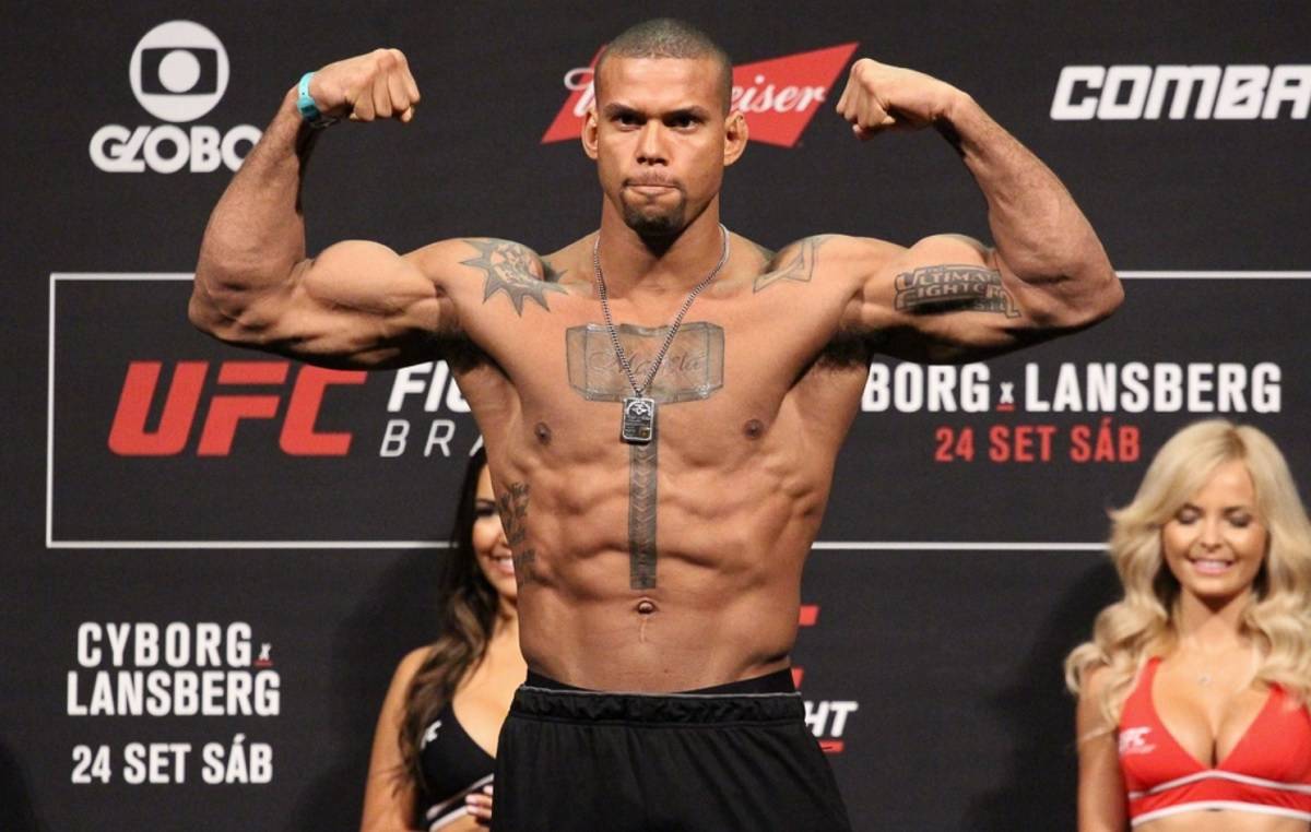 Колишній нокаутер з UFC викликав на бій Джейка Пола