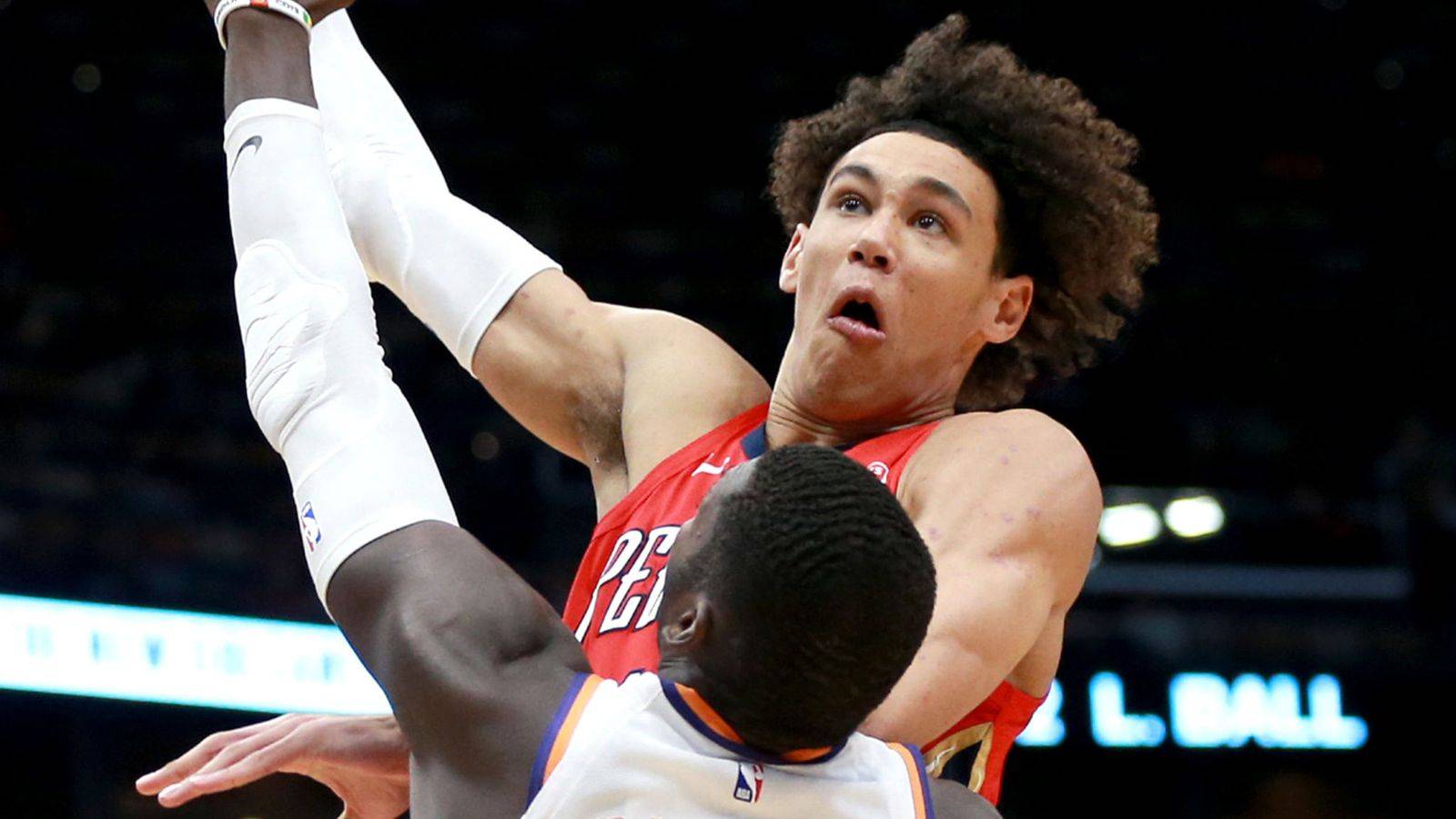 Сумасшедший данк новичка «Нью-Орлеана» – в топ-5 моментов дня в НБА