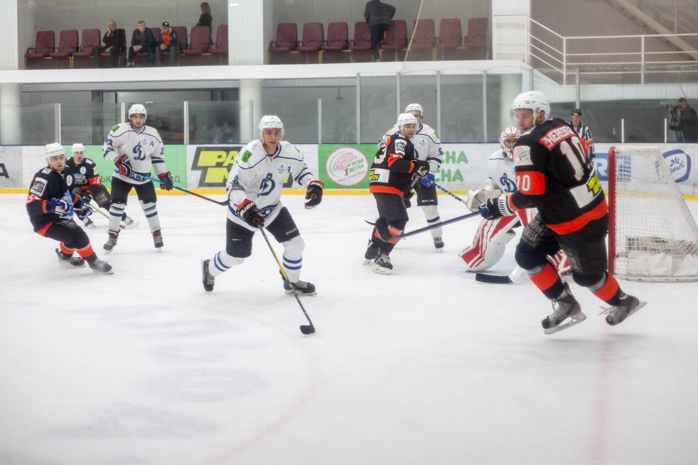 «Кременчуг» разбил «Динамо», отправив 12 шайб в ворота соперника