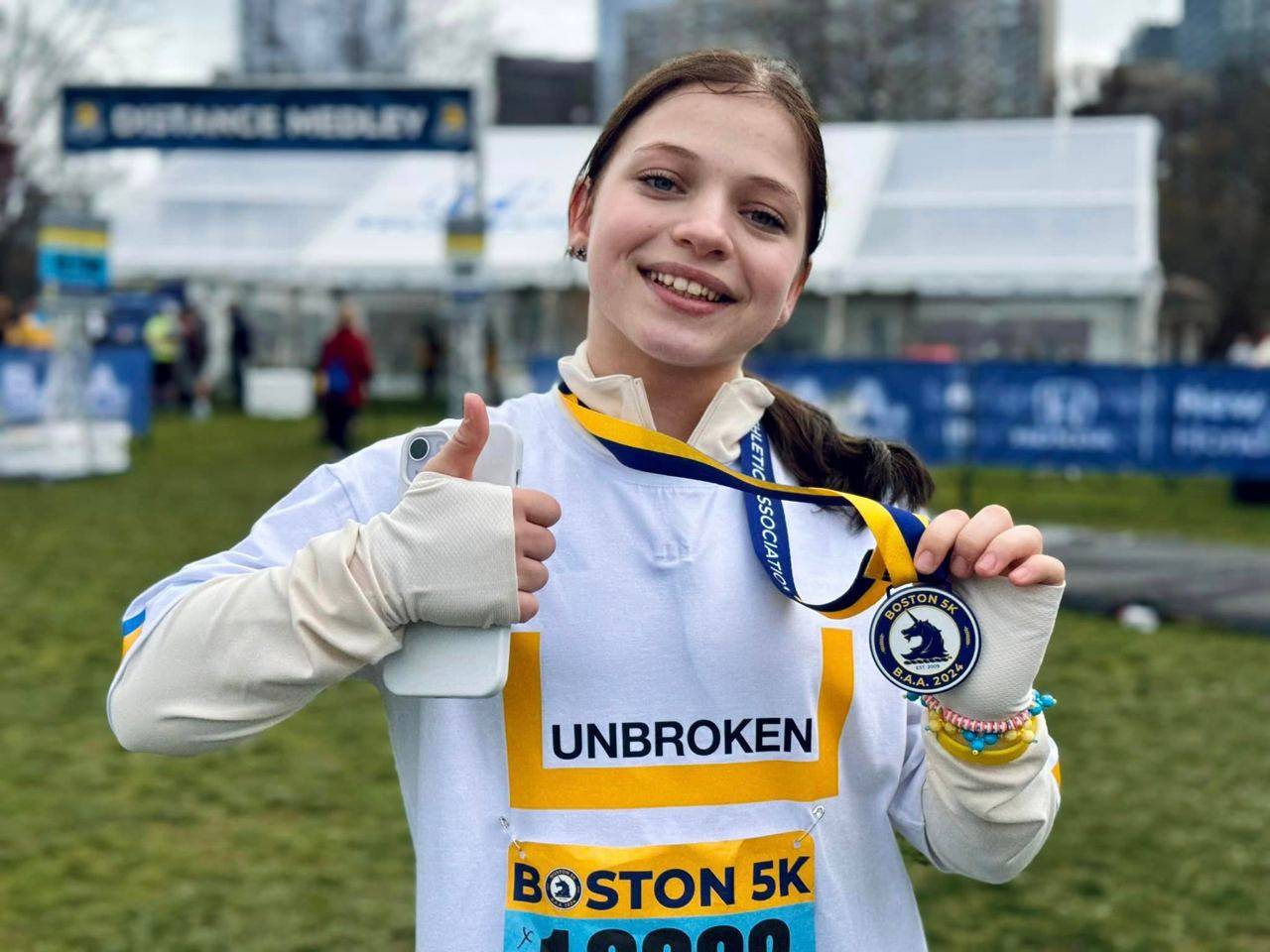 12-річна українка взяла участь в Бостонському марафоні: вона втратила ноги внаслідок ракетного обстрілу