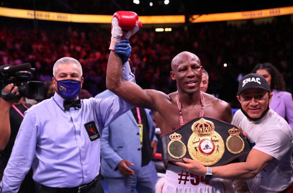 Побив Пакьяо Угас звинуватив президента WBA в корупції