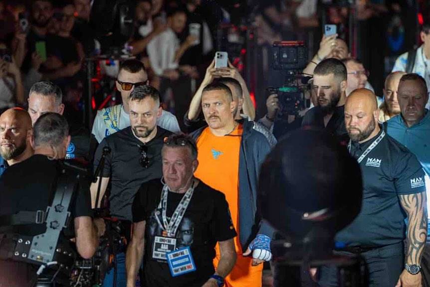 Усик розповів, якою буде вага у поєдинку з Ф’юрі