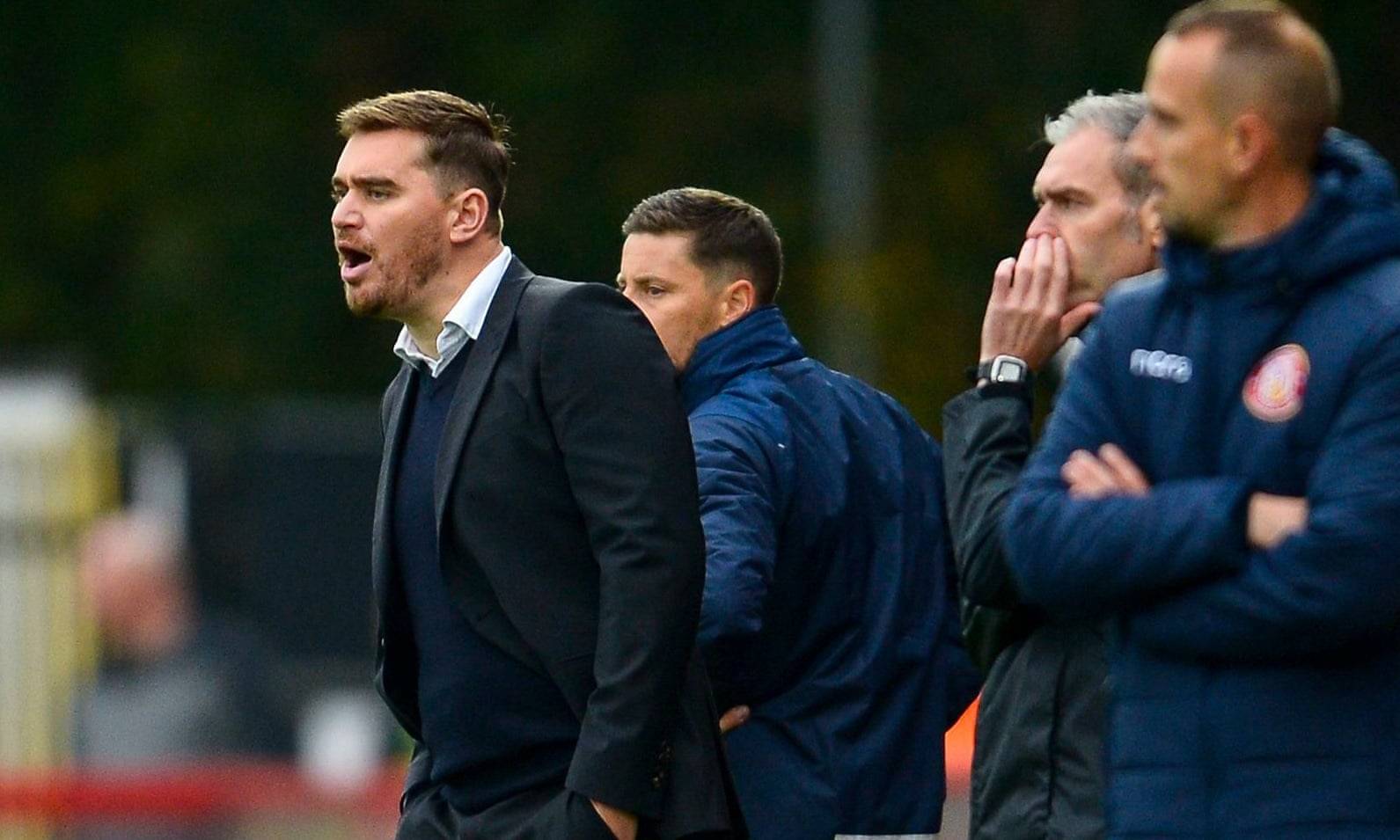 Тренера из четвертого дивизиона Англии уволили после скандальной пресс-конференции. Он произнес 58 матерных слов